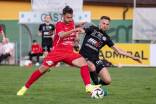 Im Duell: Halleins Adrian Vurbic (links) und Puchs Drazen Veselinovic. 