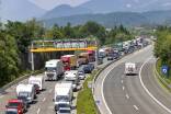 Auf der A10-Tauernautobahn gibt es nicht nur während der Baustellen Staus - auch zur Urlaubszeit rollt eine Blechlawine über die Salzburger Autobahn.  
