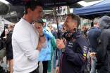Mark Mateschitz, Sohn von Red-Bull-Gründer Dietrich Mateschitz, im Gespräch mit Christian Horner vor dem Grand Prix von Österreich 2023.  