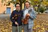 Pouria Osanlou und Frank Stadler spielen gemeinsam Weinberg. 