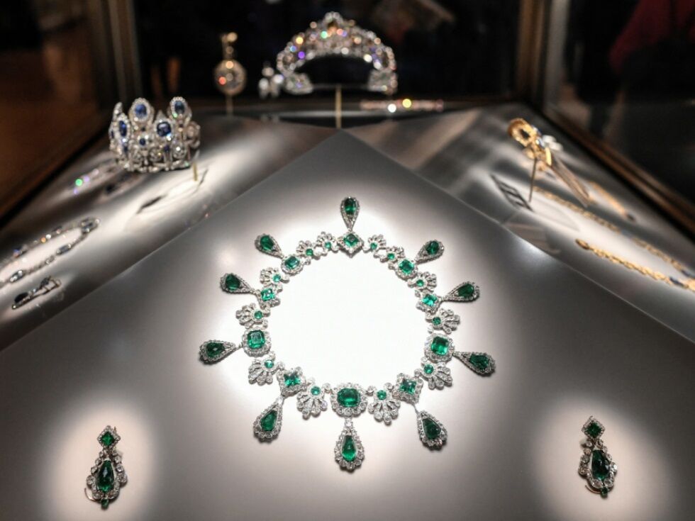 Interpol in nemška policija iščeta ukradene dragulje iz Louvra