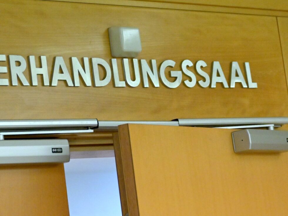 Jugendbande soll Lehrerin vergewaltig haben: Anklage