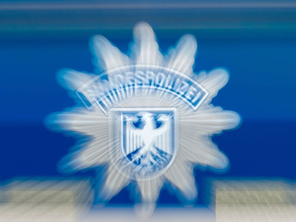 V Nemčiji prijeli mladostnika, ki sta potovala na zunanjosti vlakov