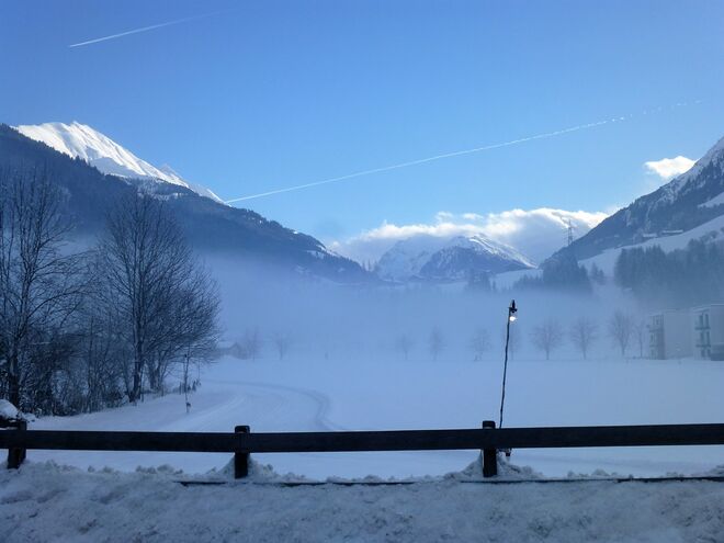 klare Nebelsuppe mit Leuchte