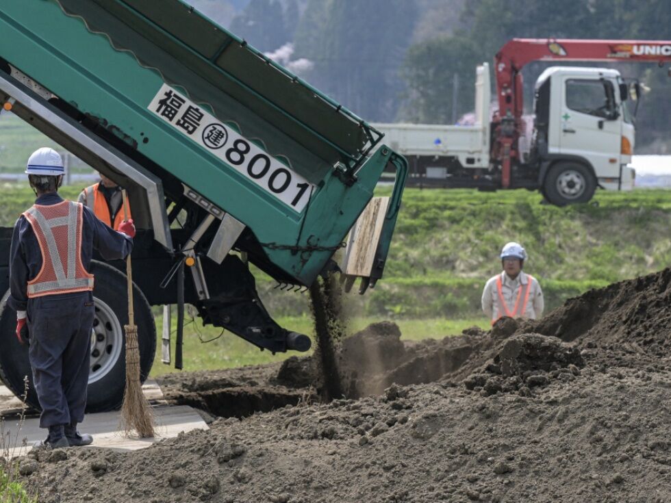 Kontaminierte Fukushima-Erde zu Regierungssitz geschafft