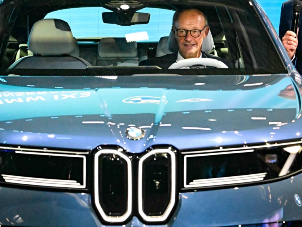 Nemški kancler Merz sklicuje avtomobilski vrh 9. oktobra zaradi krize v avtomobilski industriji