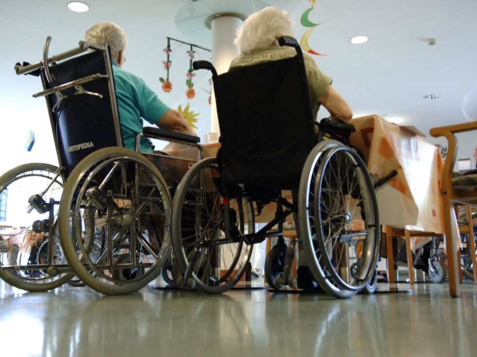 Število omejitev svobode v avstrijskih domovih za starejše ponovno na rekordni ravni