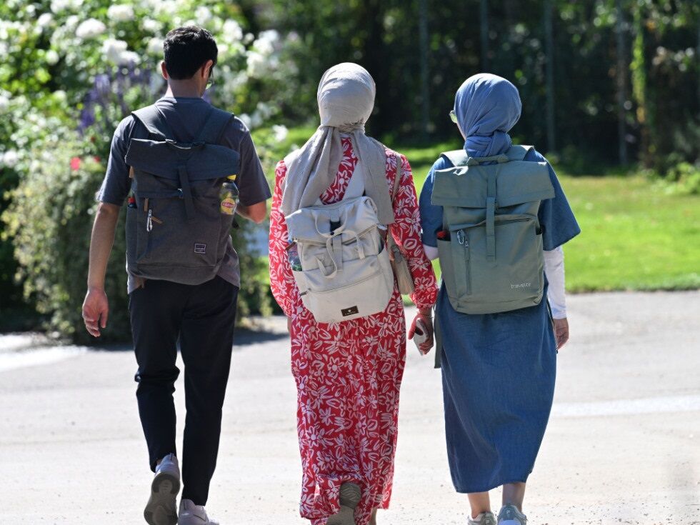 Učiteljski predstavniki kritizirajo načrtovano prepoved nošenja naglavnih rut v Avstriji