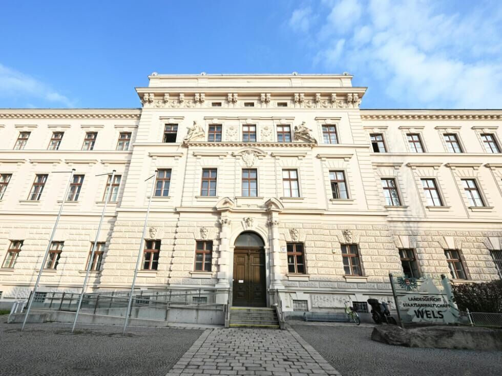 Posrednik in slamnata ženska v Welsu pred sodiščem zaradi domnevne goljufije pri prodaji zemljišča