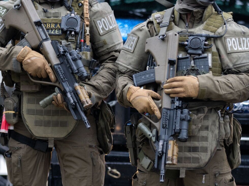 Mann gab im Bezirk Wiener Neustadt mehrere Schüsse ab