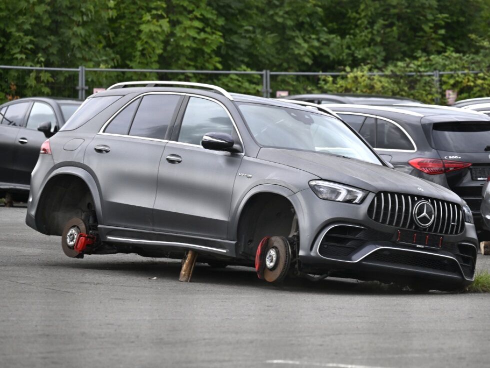 Oblasti zasegle več kot 1,5 milijona ponarejenih izdelkov Mercedes-Benz