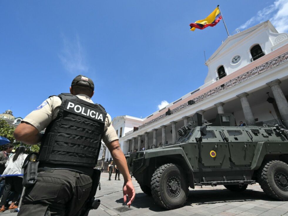 V Ekvadorju v napadu oboroženih moških umrlo najmanj 14 ljudi