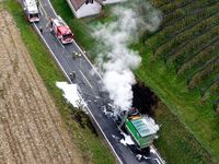 Mit Mais beladener Lkw in Oststeiermark ausgebrannt