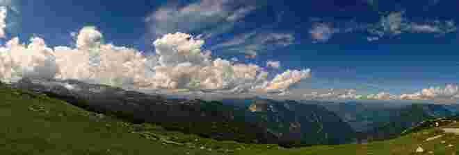 Blick in´s Salzkammergut ( links der Dachstein)