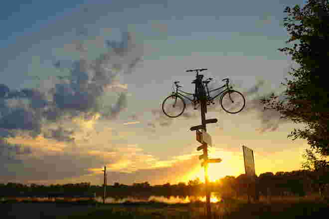 "RADWEGWEISER"