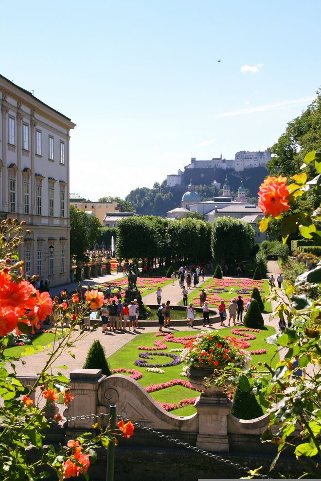 Schloßgarten Mirabell/Sicht auf die Festung Hohensalzburg