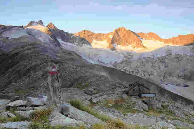 Zittauer Hütte im Morgenlicht