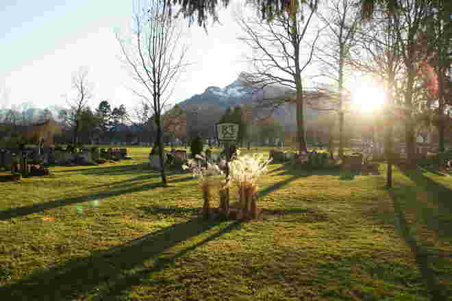 Sonnenuntergang am Kommunalfriedhof