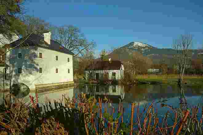 Frühlingsfarben ums Schloss