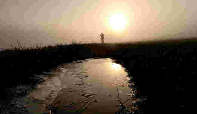 Im Nebel-durchflutenden Sonnenlicht