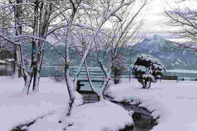 Mondsee-Ufer mit Zuckerguss