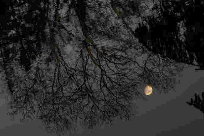 Guter Mond, du gehst so stille...