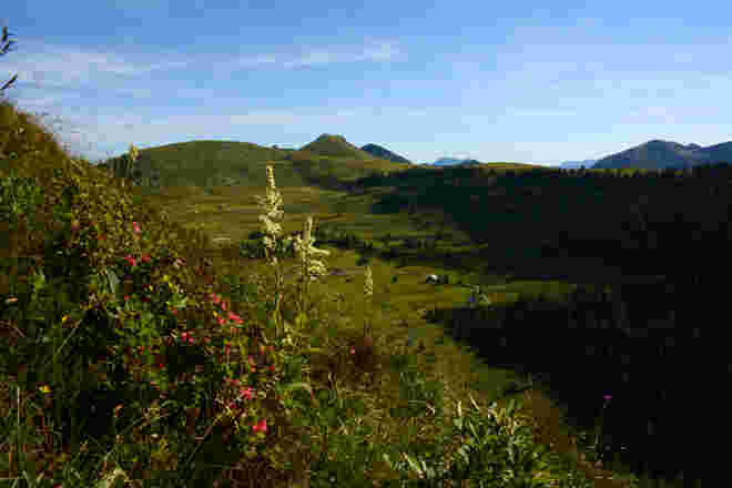 Blick ostwärts: Frunstberg, H.First, Genner,..