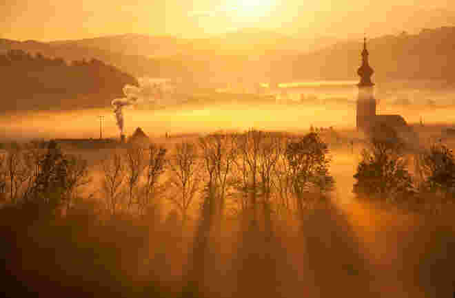 ein Dorf zwischen Tag und Nacht ...