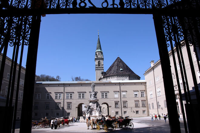 Vor dem Salzburger Dom