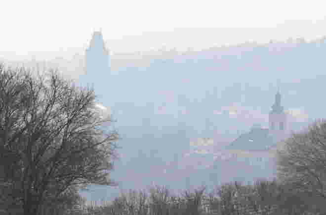 Blick vom Maurer Burg zur Rodauner Bergkirche und zur Burg Perchtoldsdorf