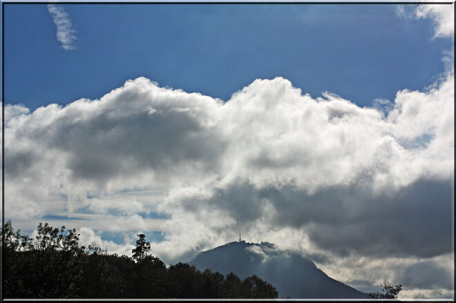 Dicke Wolken über dem Gaisberg