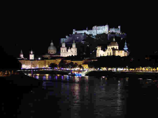 Altstadtblick bei Nacht