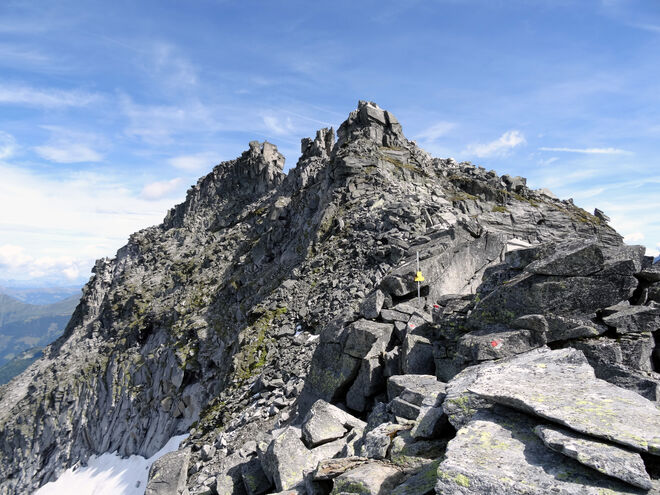 Landeggkopf (2900 m) mit drei Felsgipfeln