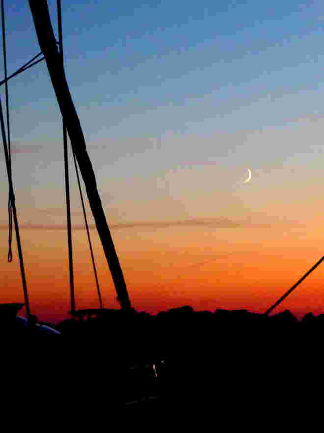 Eine dünne Scheibe Mond