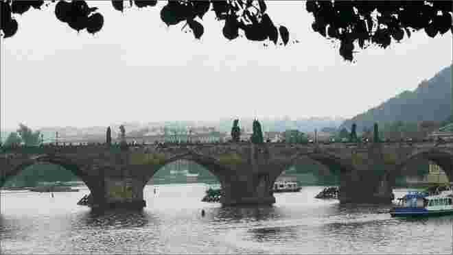 Die berühmte Karlsbrücke