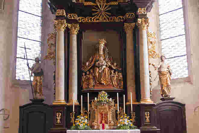 Die Wallfahrtskirche Frauenstein, OÖ mit der Schutzmantelmadonna