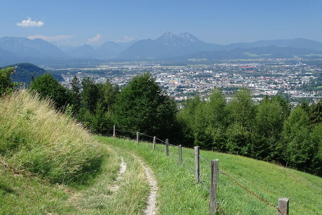 Zu Füßen die Stadt