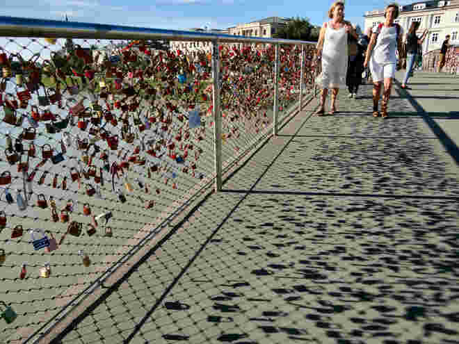 schlösser auf der brücke