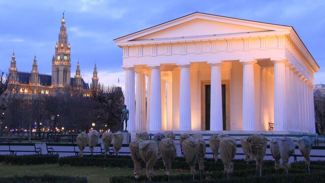 Rosenstöcke beim Sackhüpfen
