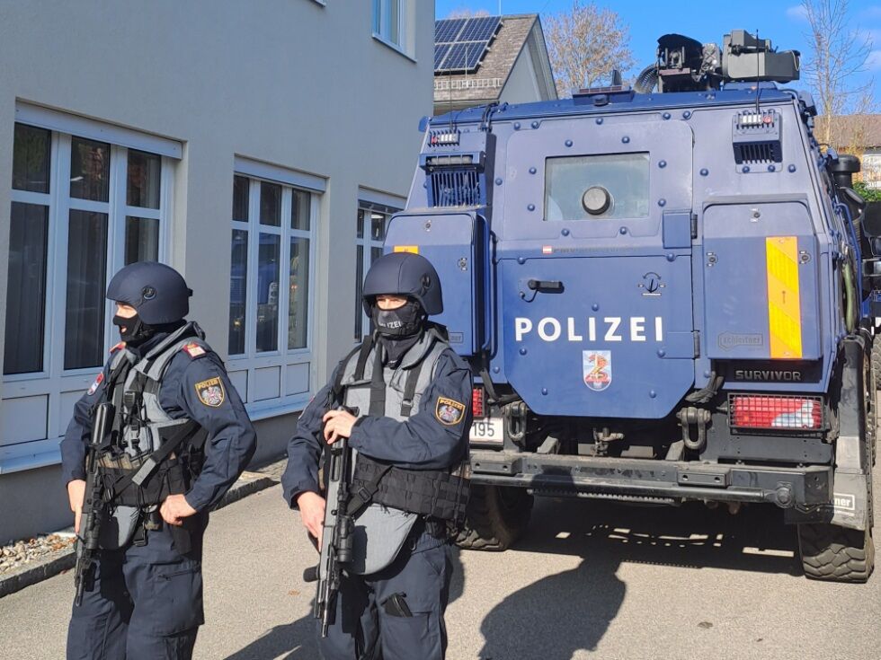 Po dvojnem umoru v Altenfeldnu se nadaljujejo optimizacije policijskega dela