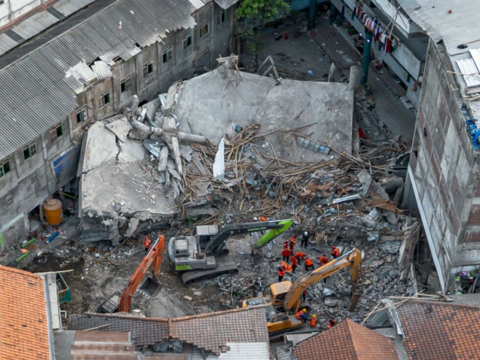 Nach Schuleinsturz in Indonesien bisher 54 Tote geborgen