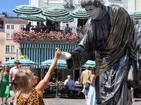 Neben den Salzburger Festspielen lebt die Magie der Straßenkunst