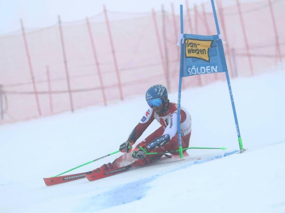 Odermatt führt in Sölden vor Schwarz und Brennsteiner
