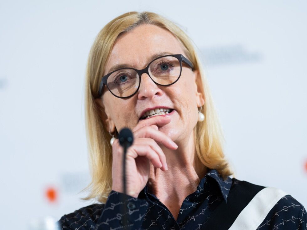 Generalna direktorica Avstrijske nacionalne knjižnice Johanna Rachinger zaradi poškodbe odsotna