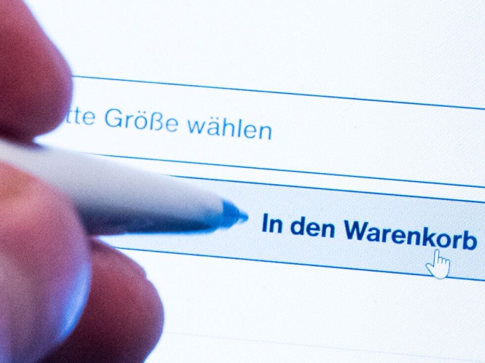 Avstrijci preverjajo telefone pred prvo kavo