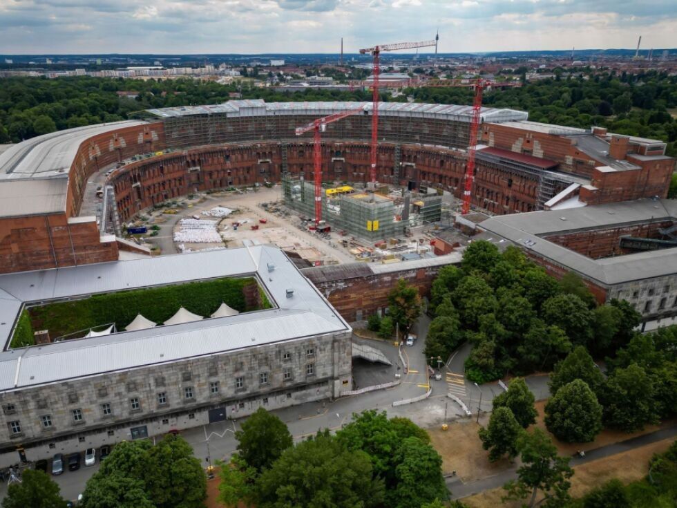 Opernhaus am Nazi-Bau in Nürnberg im Zeitplan