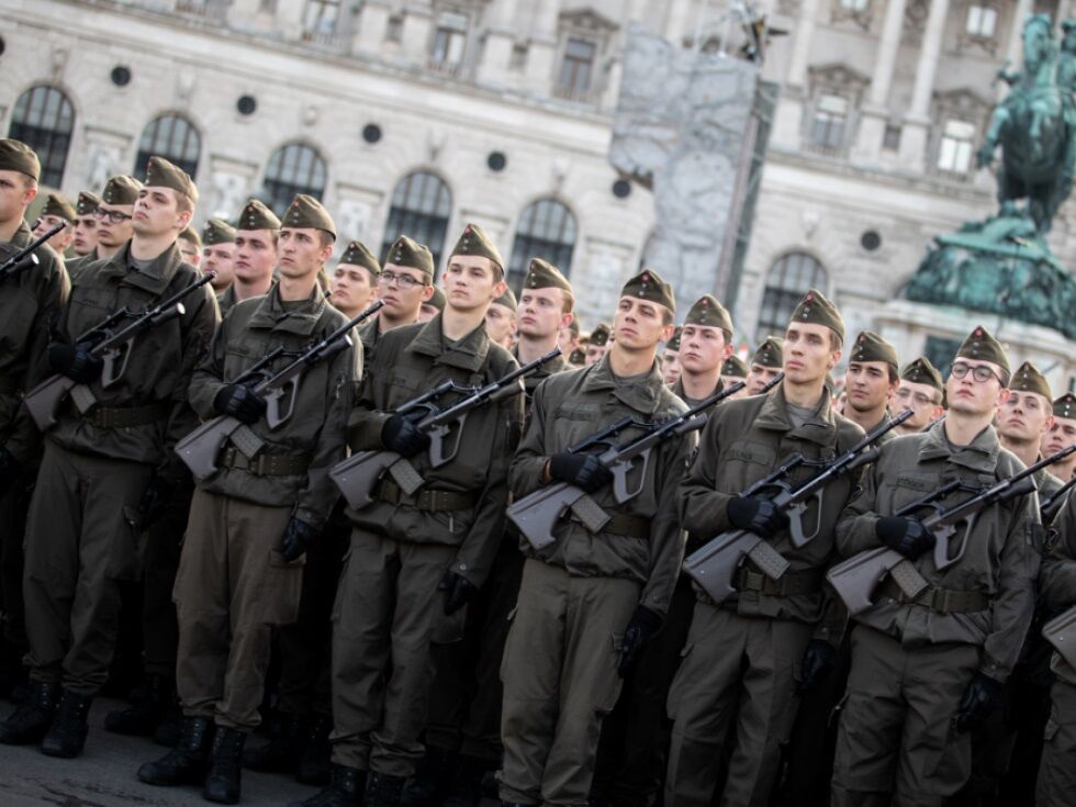 Avstrijsko ustavno sodišče presoja o moških pričeskah v vojski