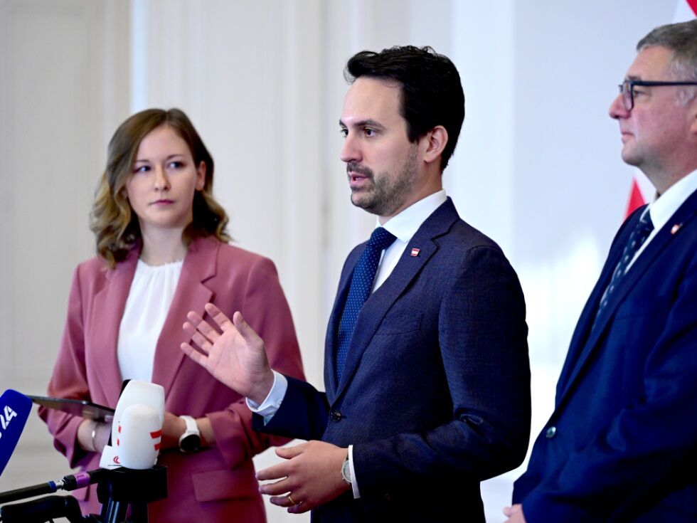 Avstrijska ministrica Plakolm predlaga prevzgojne zavode za mladoletne prestopnike po oprostilni sodbi v primeru spolne zlorabe