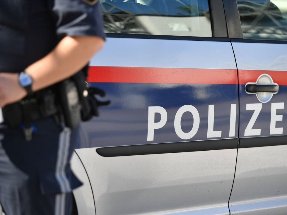 Polizei fanden in Wohnung von fahrerflüchtigem Lenker Vielzahl an Drogen sowie Waffen und Munition