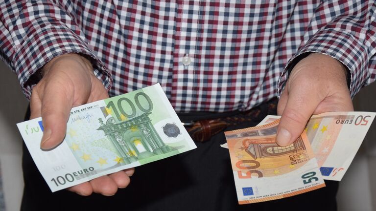 Probleme Beim Geldwechseln In Der Bank Sn At